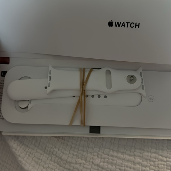 Brand new white silicone apple watch band - Picture 2 of 3